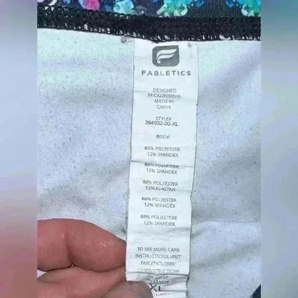 Fabletics super cute multi-color design capris - XL - Picture 2 of 3